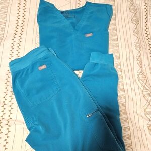 FIGS scrub set ✨️